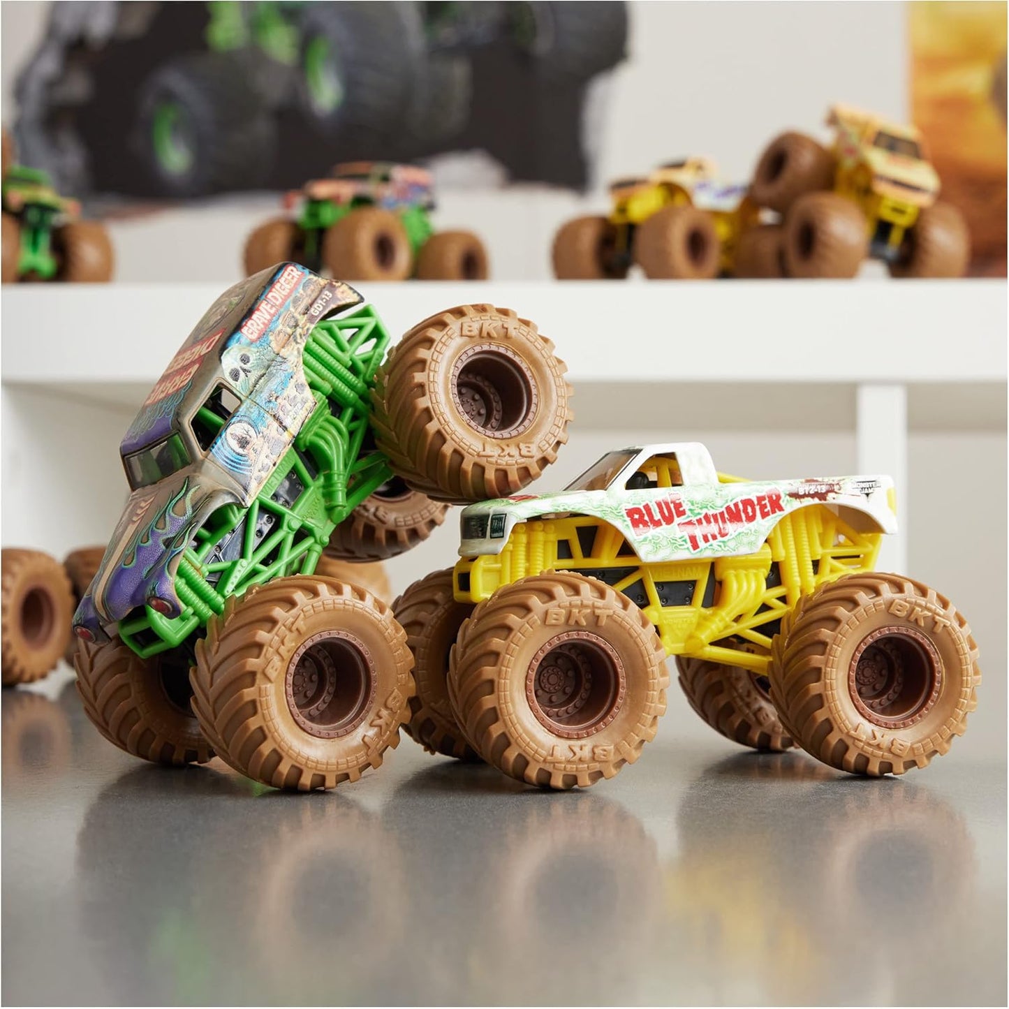Monster Jam, Mystery Mudders 2-Pack Monster Trucks, Official 1:64 Die-Cast Vehicles, Wash to Reveal (Styles Will Vary), Kids Toys for Boys 3 and Up