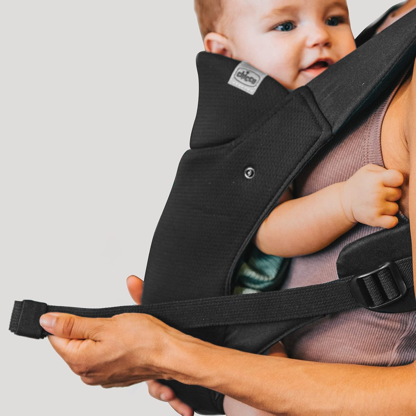 Chicco SnugSupport 4-in-1 Infant Carrier, Front and Back Carry Positions, Infant Backpack, Baby Carrier Newborn to Toddler, for Infants 7.5-33 lbs., Black/Black