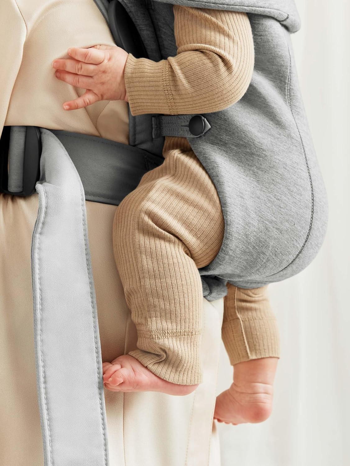 BabyBjörn Baby Carrier Mini, Light Gray, 3D Jersey | Infant Carrier (7-25 lbs), Ergonomic, Easy-to-Use