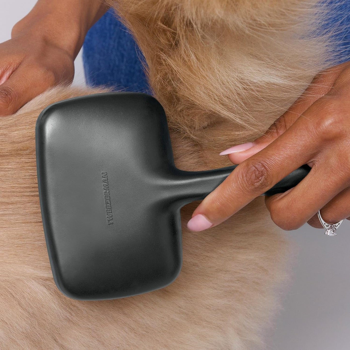Tweezerman Dog and Cat Slicker Brush for Pets, Grooming Brush with Coated Bristles to Prevent Scratching and Ergonomic Handle