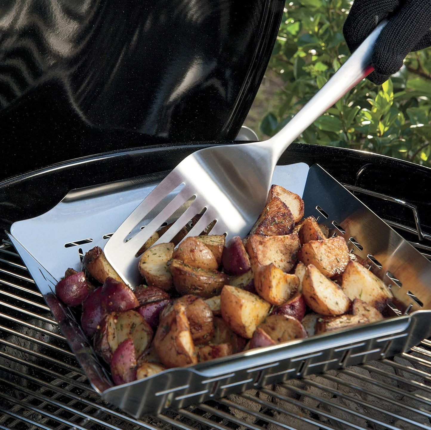 Weber Deluxe Grilling Basket – Stainless Steel Grill Basket for Vegetables, Seafood & Small Foods, Durable BBQ Cooking Accessory for Charcoal and Gas Grills