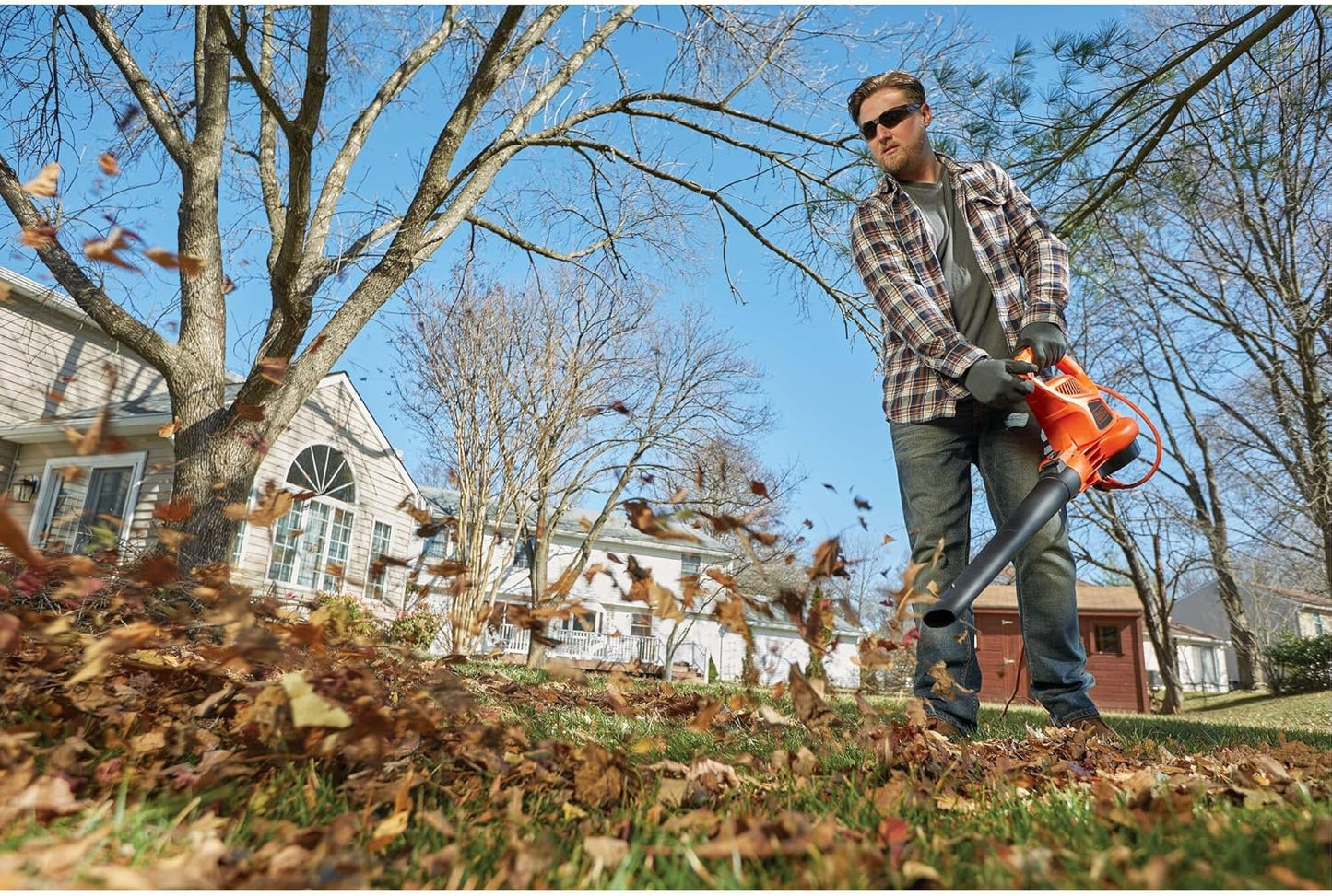 BLACK+DECKER Leaf Blower, Leaf Vacuum and Mulcher 3 in 1, Backpack Blowers for Lawn Care,250 mph Airflow, 400 cfm Delivery Power, Reusable Bag Included, Corded (BEBL7000)
