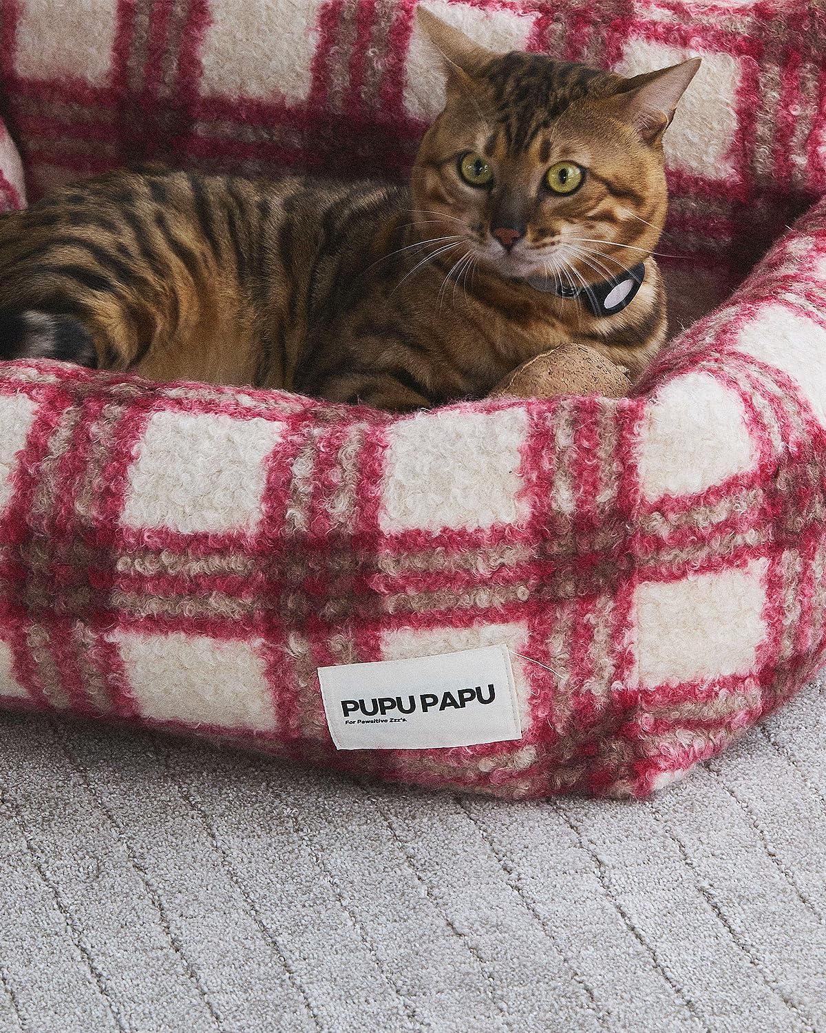 Bouclé Plaid Cat Sofa - Designer Mid-Century Modern Pet Couch, Furniture-Grade Aesthetic Bed for Indoor Cats & Small Pets, Berry Red Rustic Decor, Washable, 21.6"x17.7"