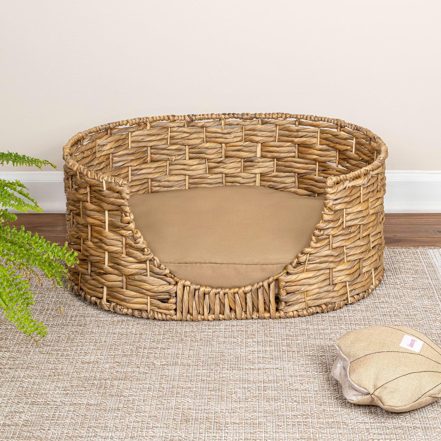 DBD4001A Perri 24" x 18" Classic Farmhouse Handwoven Hyacinth Oval Pet Bed with Machine-Washable Cushion, Natural