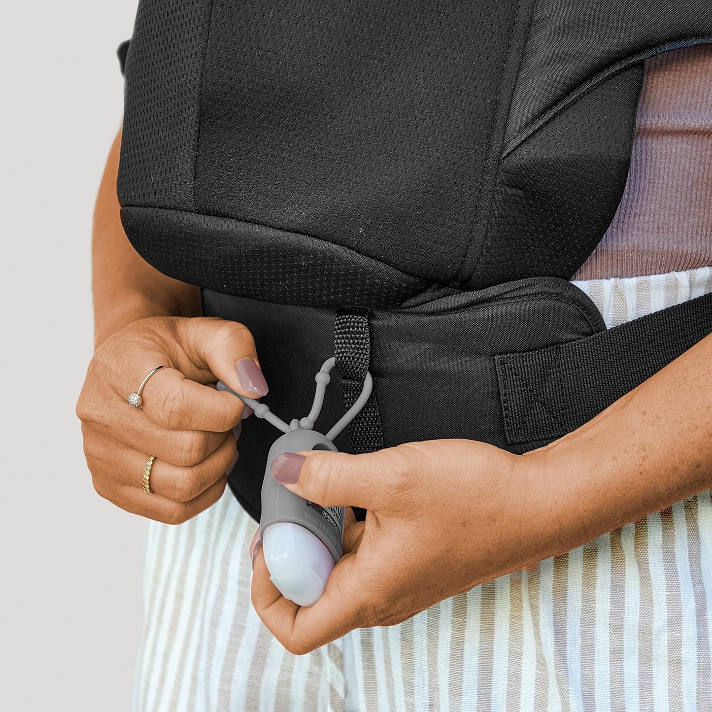 Chicco SnugSupport 4-in-1 Infant Carrier, Front and Back Carry Positions, Infant Backpack, Baby Carrier Newborn to Toddler, for Infants 7.5-33 lbs., Black/Black